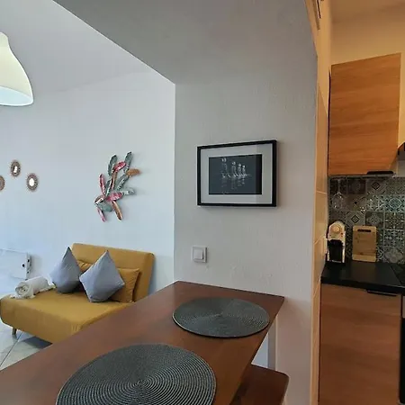 Front Ocean View Apartment